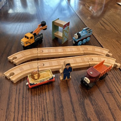 Thomas Wooden Lot of Four Small Cars and Engines Thomas Butch Elizabeth + Track