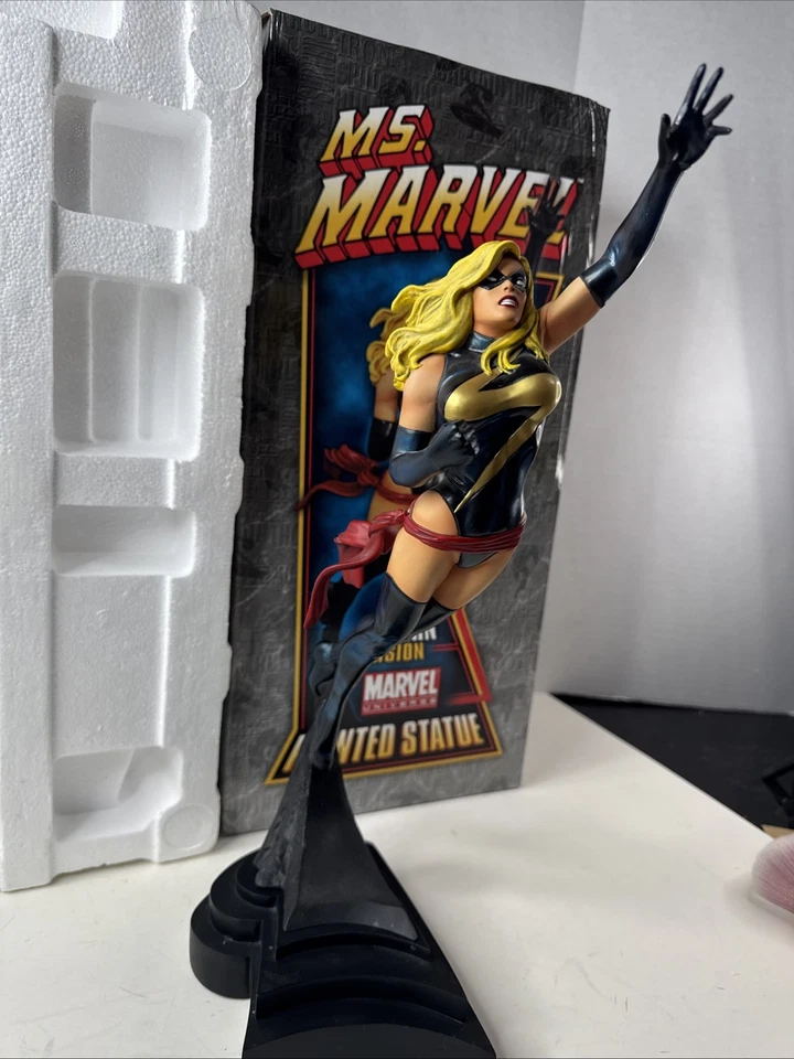 Estátua MS MARVEL MODERN VERSION #126/1000 Bowen Designs tamanho completo LEIA - Imagem 2 de 4