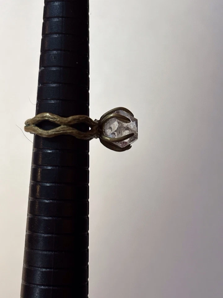 Anillo de latón ajustable con diamantes Herkimer Foto 3 de 4