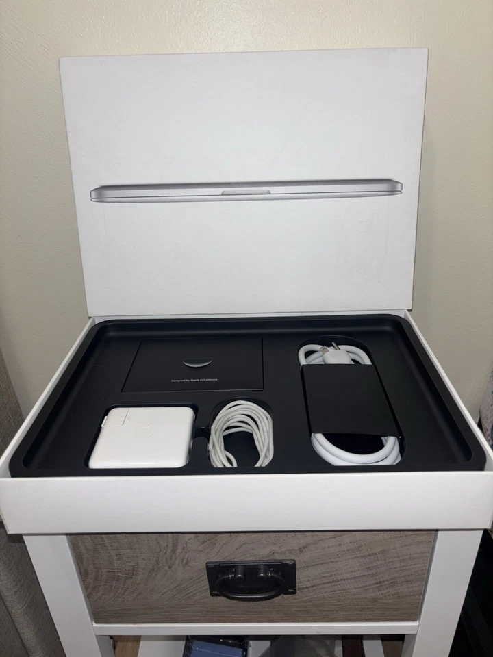 Apple MacBook Pro - Image 4 of 4