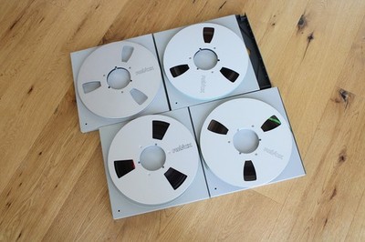 - 4x reVox NAB-Aluspulen in Schubern - teilweise mit Band - metal reel -