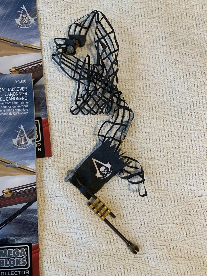 Mega Bloks Assassin's Creed Gunboat Takeover Set 94308 Minifigures Sails - Image 3 of 4