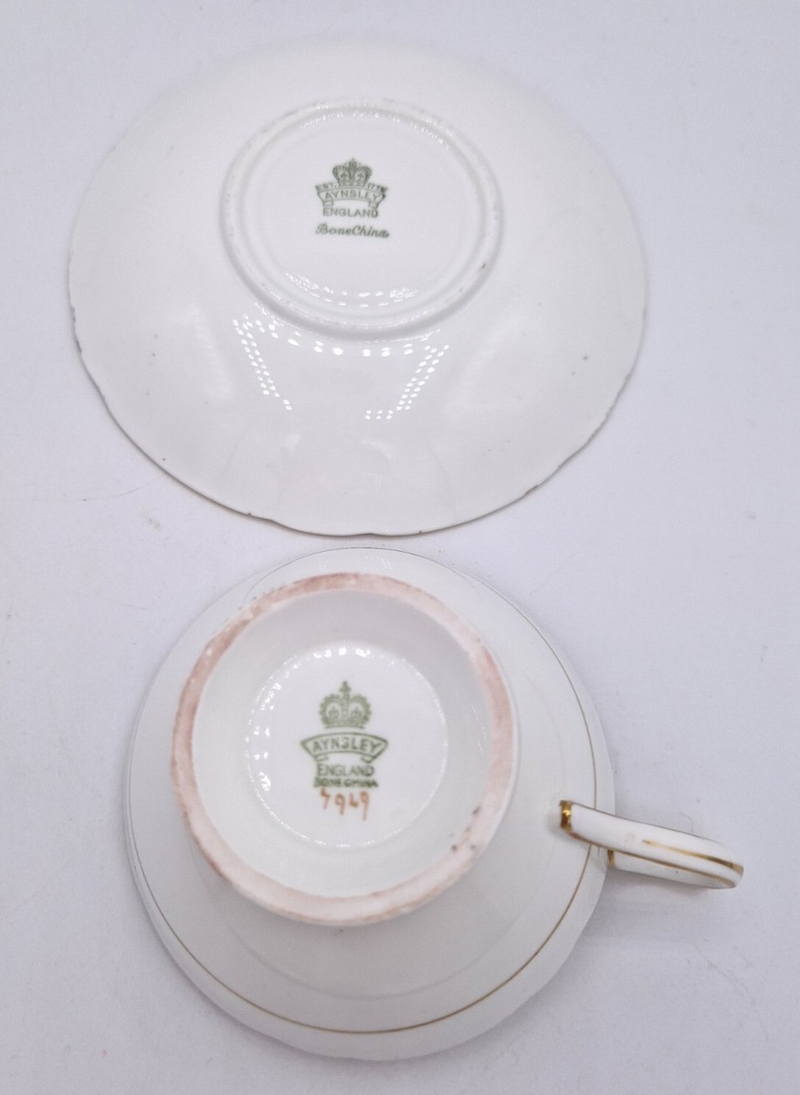 Aynsley Bone China Pattern 7949 Heavy Gold Gilt Teacup