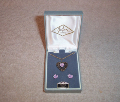 JOANNE JEWELS IMPORTED STONE ROSE NECKLACE & EARRING SET