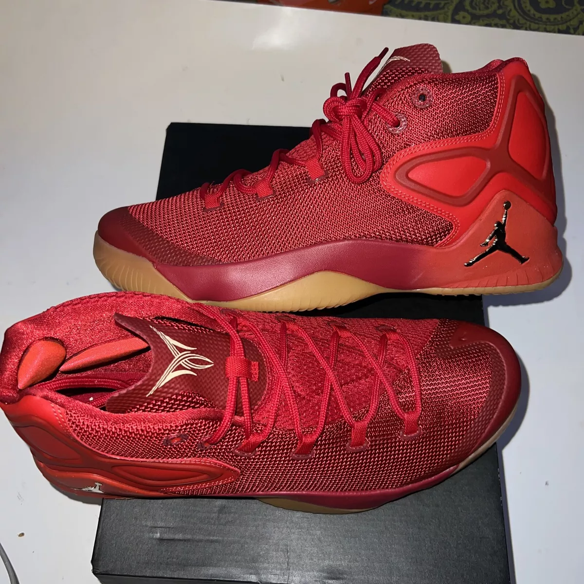 DS NEW Nike Jordan Melo M12, Gym Red Metallic Gold Big Apple