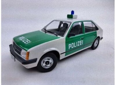 Triple 9 1800425 Opel Kadett D 5-portes - Police Allemande - Échelle 1:18 - NEUF