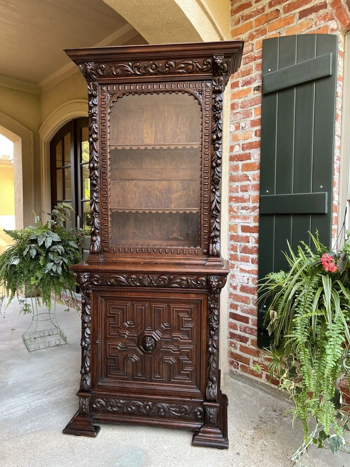 Antiguo gabinete librero francés tallado roble oscuro Selva Negra vidrio renacentista Foto 2 de 4