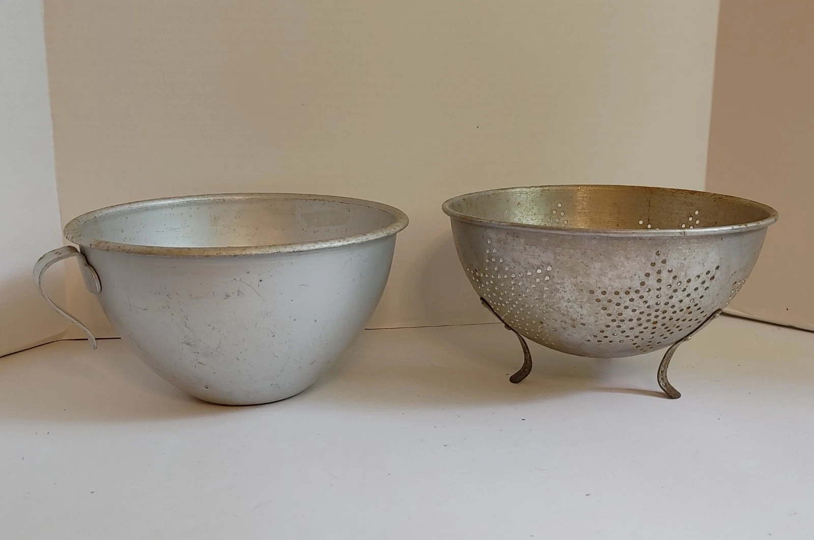Vintage Aluminum Wear-Ever Mixing Bowl & 7 Star Footed 3 Feet Colander Strainer