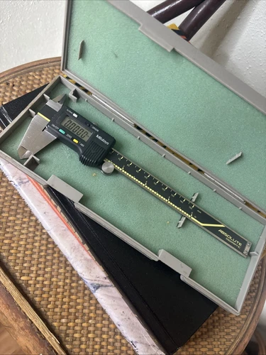 Mitutoyo 6in/150mm Digital Caliper  500-196 Model No. CD-6" CS, Made in Japan