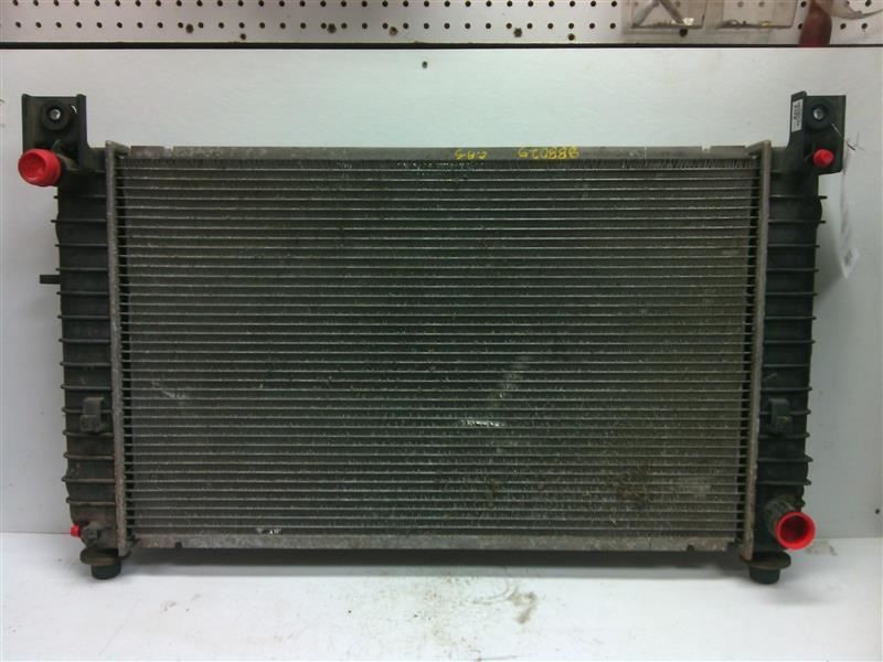 Radiator Fits 99-04 SIERRA 1500 PICKUP 221150