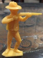 Vintage 1950s MPC Western Cowboy yellow rifle 2