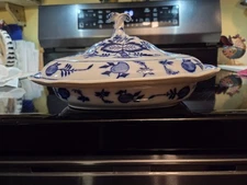 Vintage Meissen Blue Onion Covered Vegetable dish