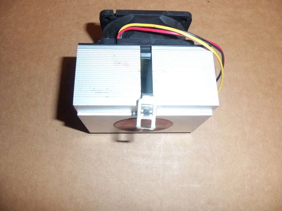 Tt Thermaltake Volcano 6 Cu+ CPU Cooler Fan/Heatsink Combo for Socket-A (462) - Image 2 of 4