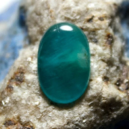 Gema Hauyne verde rara natural de 2,91 crts de Badakshan  Foto 4 de 4