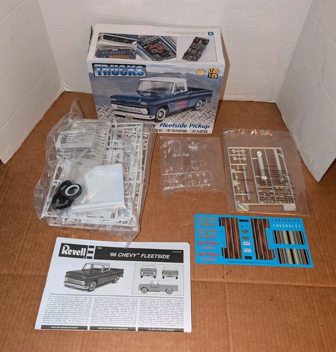 Revell '66 Chevy Fleetside Pickup 1/25 Scale Plastic Model Kit
