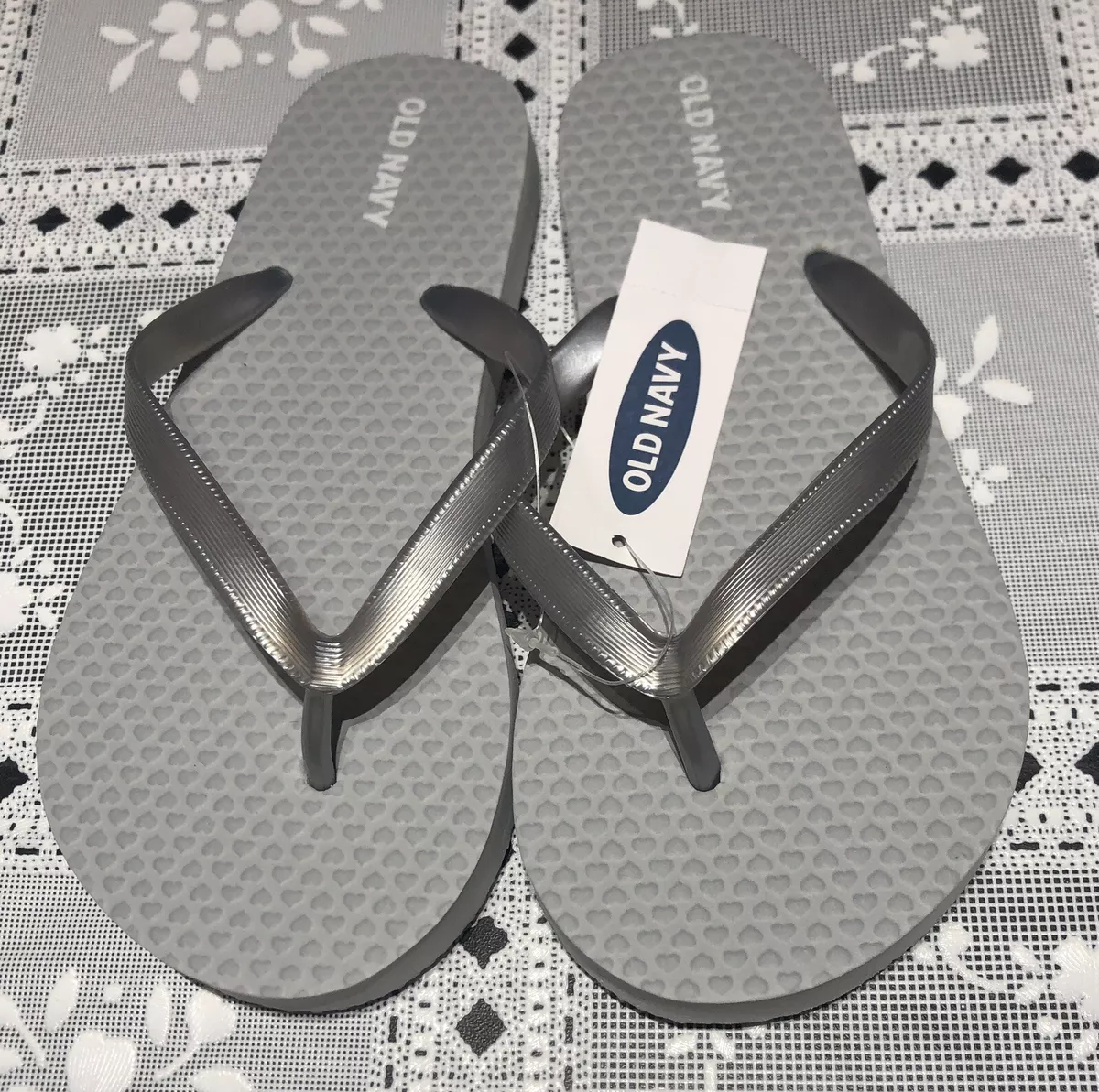 GIRLS * OLD NAVY * SILVER FLIP FLOPS * SIZE 12-13 SANDALS *