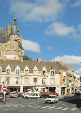 45.AM10214.Gien.Place du Maréchal Leclerc.Edit Dubray 64/45.CPSM 15x10 cm
