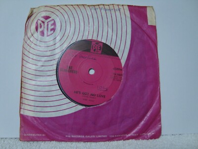 THE SEARCHERS     HE'S GOT NO LOVE / SO FAR AWAY    VINYL 7''     Pye7N15878