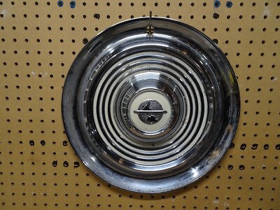 VINTAGE 1954 1955 OLDSMOBILE JETSTAR STARFIRE ROCKET HUBCAP WHEEL