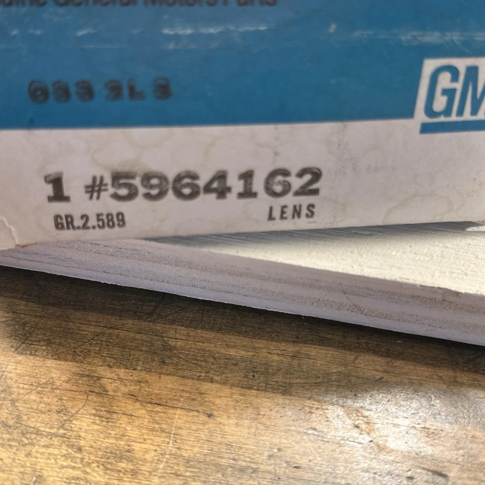 Nueva lente de lámpara trasera OEM GM 5964162 para Chevy Chevelle El Camino 1970-1972 nueva de stock Foto 3 de 4