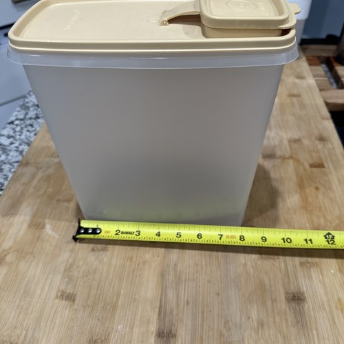 VINTAGE TUPPERWARE #1588 SHEAR CEREAL KEEPER WITH Lid/#1590 BEIGE FLIP TOP LID - Picture 3 of 10
