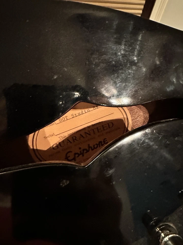 Guitarra Epiphone Dot Studio WB Cuerpo Hueco Negra Incluye Protector de Selección Sin Unir Foto 4 de 4