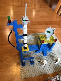 Vintage LEGO 483 Alpha-1 Rocket Base Classic Space Complete 3 Astronauts