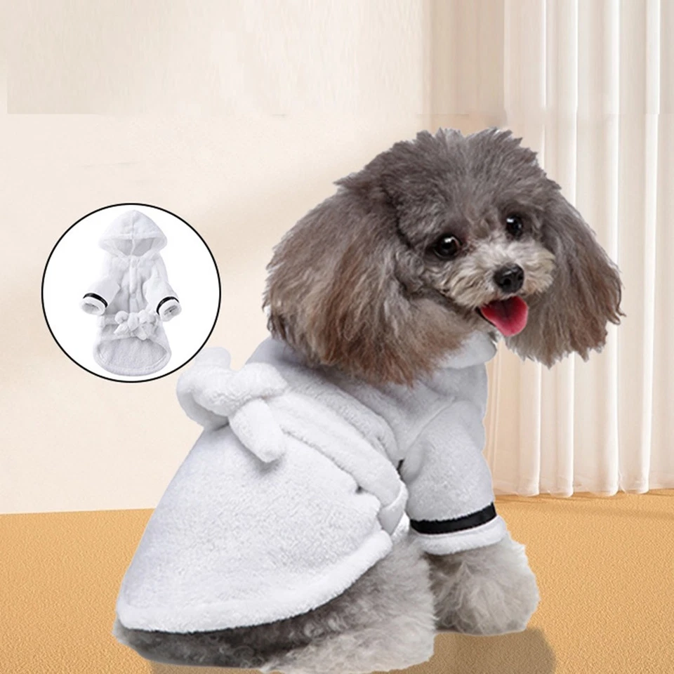 Kleiner Haustierhundbademantel Mit Einem Geschnittenen Hund Schlafende Katze ∧ - Bild 4 von 4