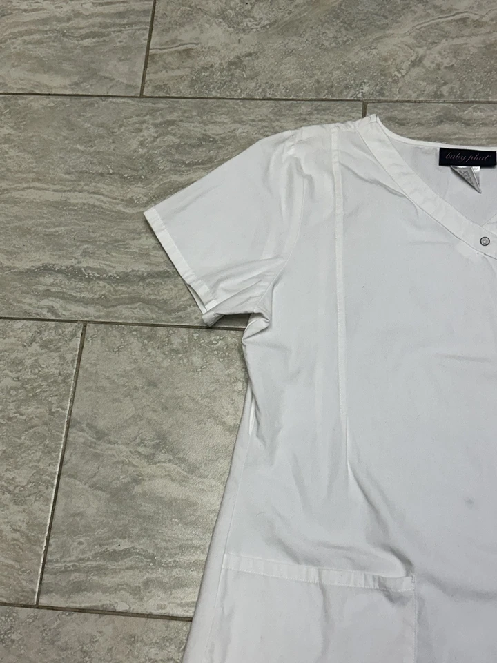 Blusa Médica Baby Phat Logo Perla Snap Para Mujer Blanca Talla Médica Bolsillos Grandes Foto 2 de 4