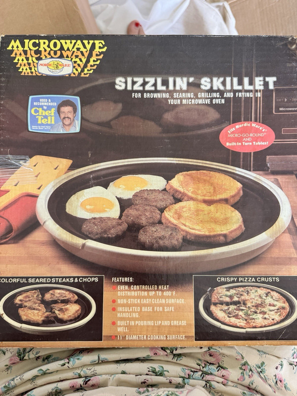 Nordic Ware Sizzlin' Skillet Microwave Cooker 11in Metal/Plastic Black/Gray