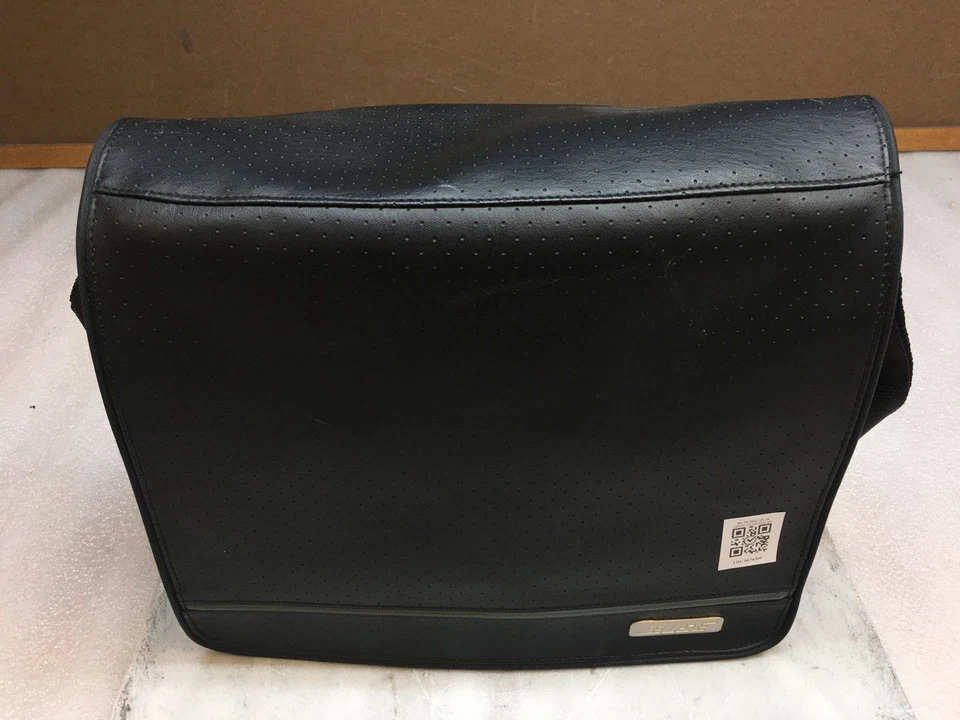 Bose SoundDock Portable Music Speaker System - No Remote w/ acc - Image 3 of 4