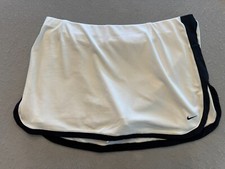 Nike Tennis Skort Womens XL Ivory Tulip Cut Golf Activewear Shorts/Skirt Logo