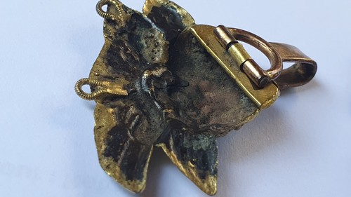 Boucles de cape ou de chemise anciennes en laiton (XIXe) Angelots, Putti. - Imagen 11 de 17