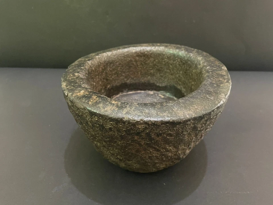 Antigua olla de cocina vintage primitiva hecha a mano rica pátina piedra negra (S5) Foto 2 de 4