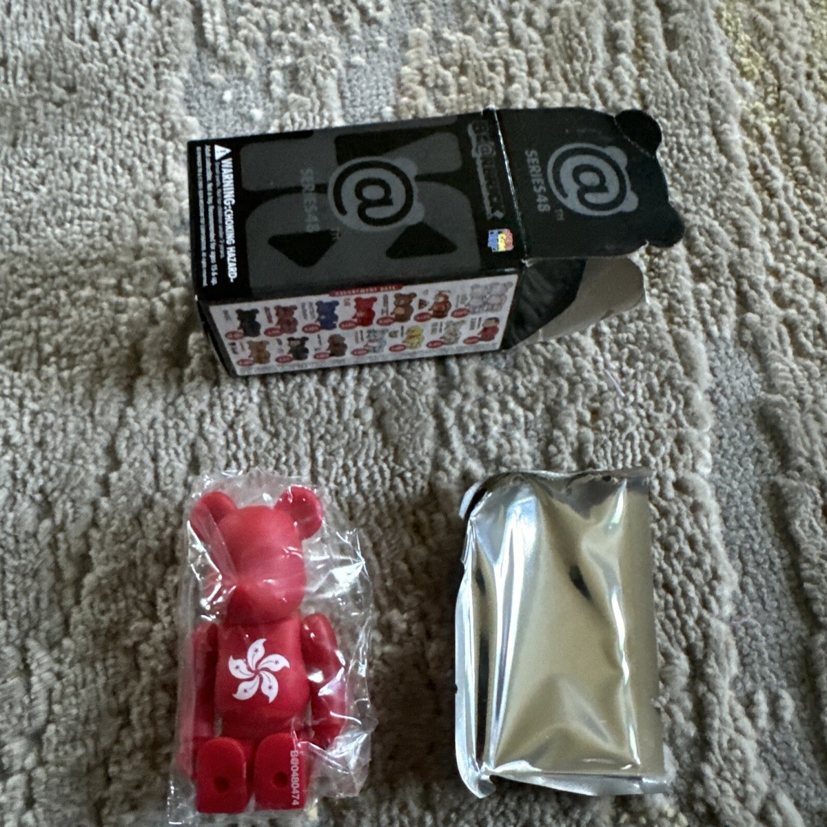 Bearbrick Series 48 100% Hong Kong Flag - 100% Medicom Be Bearbrick Series 48 100% Hong Kong Flag - 100% Medicom Be