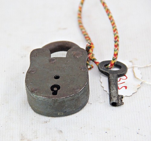 Vintage Old Solid Iron Lock & Key: A Captivating Antique Padlock Collectible B15 - Picture 3 of 24