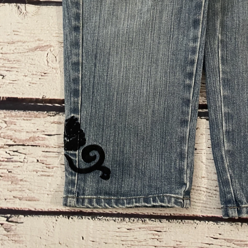 Jeans Capri bordado White House Black Market Blanc Collection tamanho 0 - Imagem 2 de 4