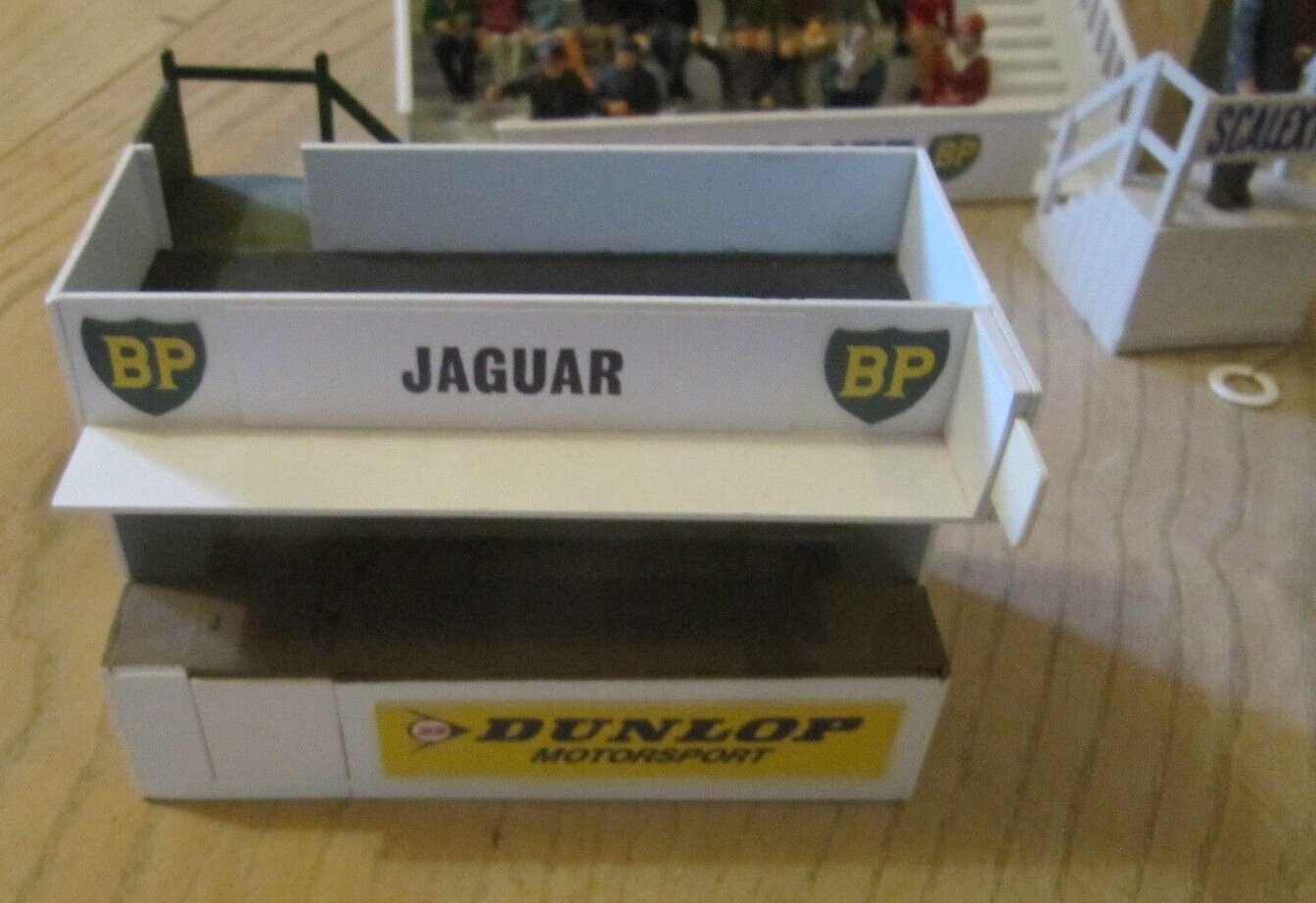 Vintage Scalextric Buildings and Figures eBay