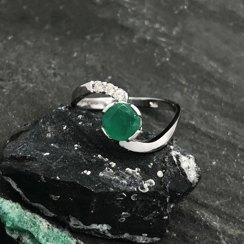 0.64ct Colombian Emerald Bypass Ring 18K White Gold With Diamonds - Picture 4 of 7