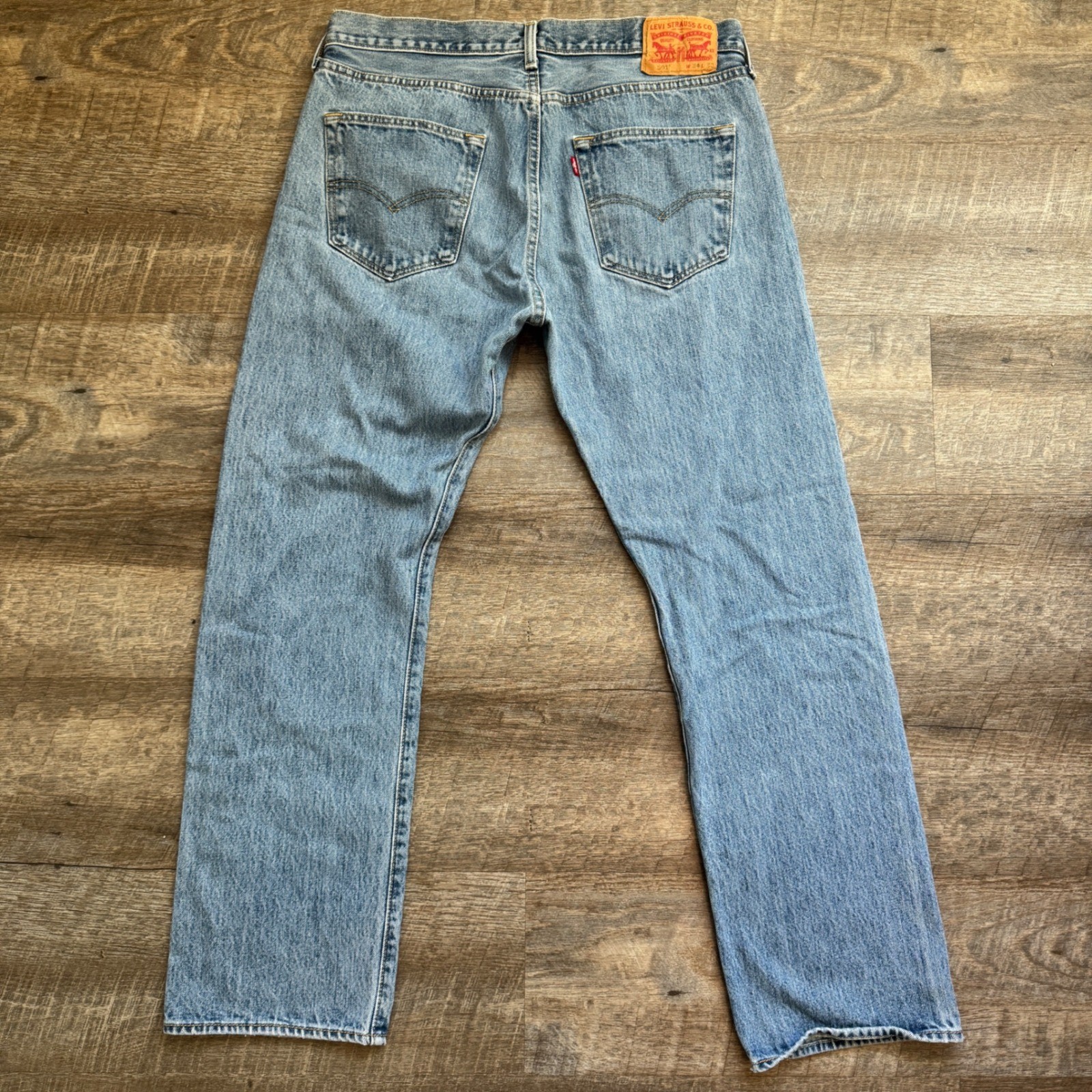 Levi Strauss 501 Mens Light Wash Button Fly Denim Jeans W34 L30 thumbnail 8