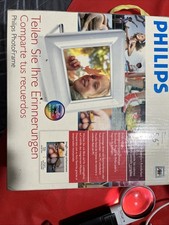 Philips 5.6-Inch Analog Digital Photo Frame LCD 320 x 234 resolution