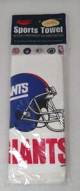 GIANTS FOOTBALL SPORTS TOWEL NEW IN PACKAGE MADE IN USA. VINTAGE 1997 MASTER 