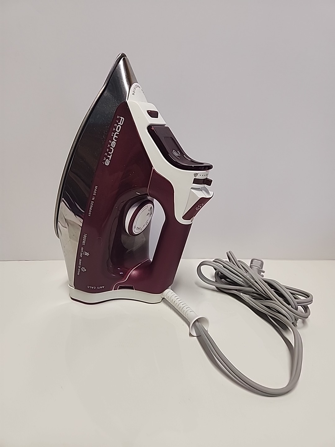 Rowenta DW8197 Steam Expert 400 hole Soleplate,1800Watt, Auto-Off Tested USED