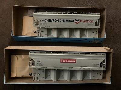 HO Athearn Chevron Chemical & Firestone Plastic Freight Cars Unassembled in box 