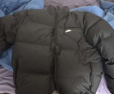 Nike Men s Black Insulated Puffer Jacket Size M Full Zip Stand-Up Collar