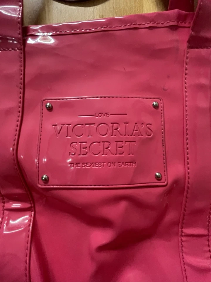 BOLSO DE MANO VICTORIA’S SECRET BEAUTY Candy ROSA CALIENTE VINILO, NUEVO Barbie PVC Foto 4 de 4