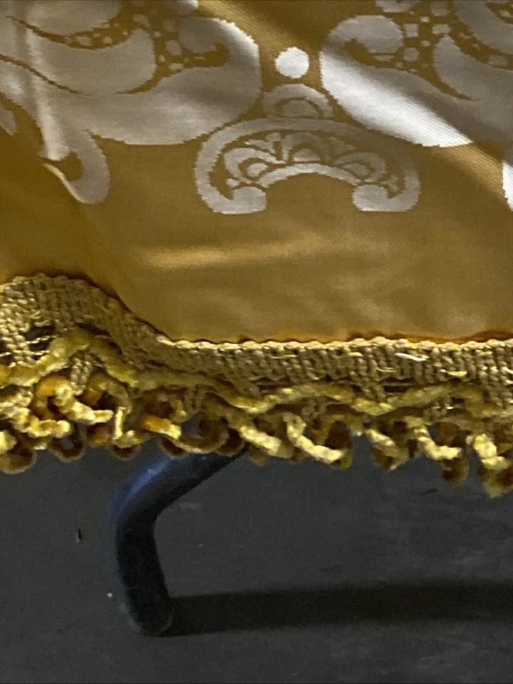 Vtg Damasco S Leucio Lavorazione a Mano Italian Yellow Silk Bedspread 96” x 160” - Image 4 of 4