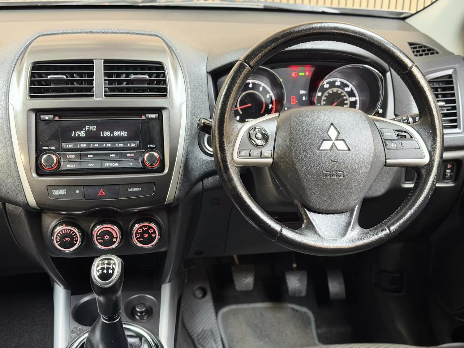 2014 Mitsubishi ASX, photograph 3