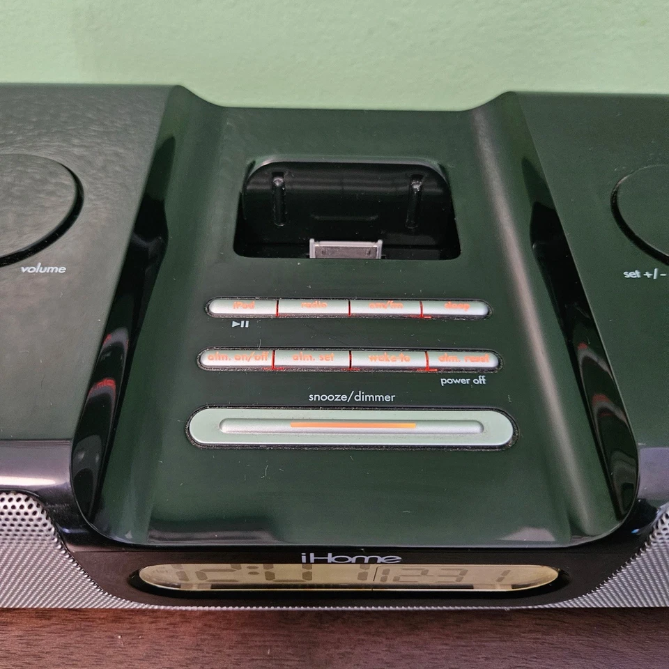 iHome Ih5 Alarm Clock Radio Apple iPod Home System - Image 2 of 4