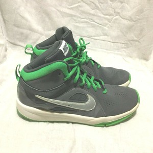 nike team hustle d8 size 7